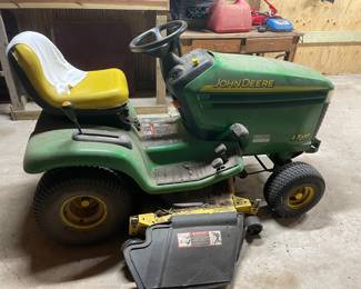 John Deere riding lawnmower LX277