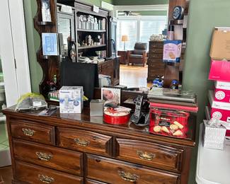dresser with mirror