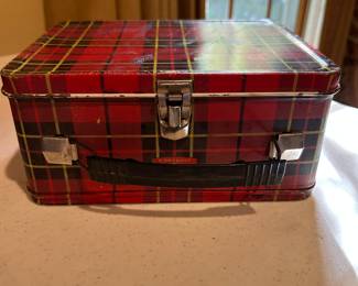 1960'S METAL LUNCH BOX - NO THERMOS