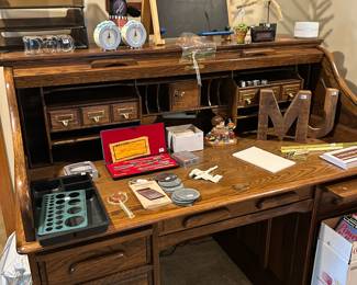 BEAUTIFUL DESK