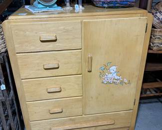 VINTAGE BABY DRESSER