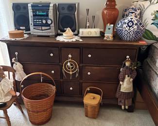 DRESSER