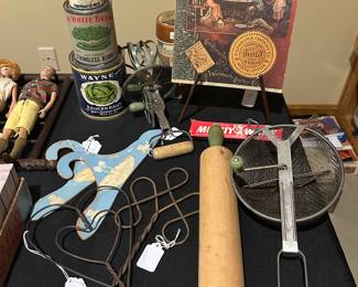 SELECTION OF ANTIQUES