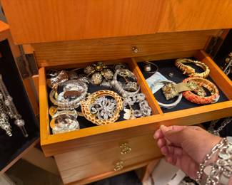 A LOT OF JEWELRY