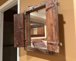 WALL DECOR