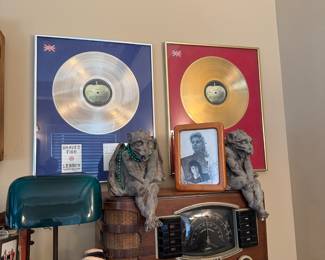 GOLD RECORD & SILVE RECORD