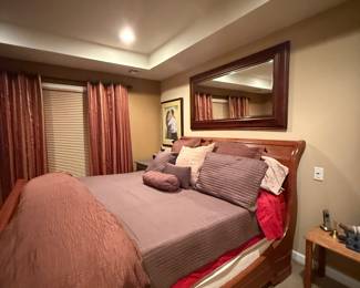 BEDS & DRESSERS