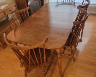 Maple Dining Table with 6 Chairs, 2 leaves & padding