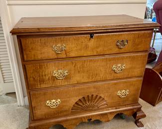 Elegant vintage wooden chest of drawers with carved shell motif, brass hardware and curved bracket feet; three spacious drawers.
