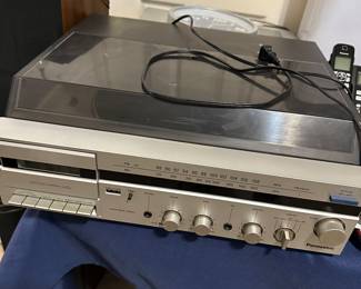 Vintage stereo receiver with knobs