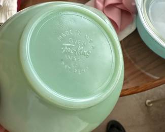 Base of vintage green Fire-King mixing bowl featuring embossed maker's mark and measurement.
