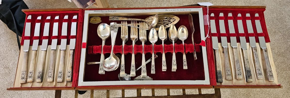 Silverplate Flatware set