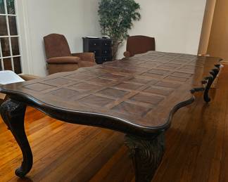 Exquisite Dining Table
10 feet in length.