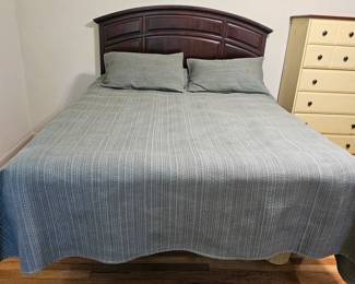 Qyeen Bed