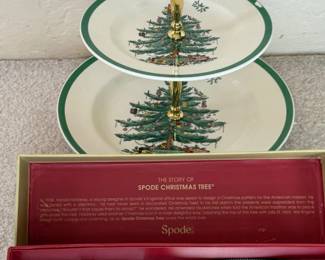 274 SpodeChristmasTreeTwoTierServerCakeSlicer