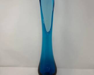 42 MidCenturyPeacockBlueSwungGlassVase