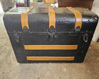 152 VintageHandMadePaintedWoodTrunk