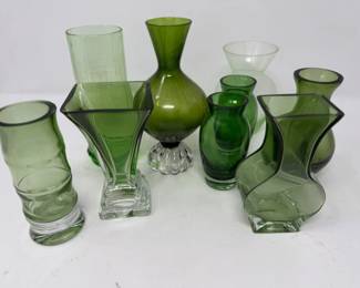 109 9GreenMiniVases