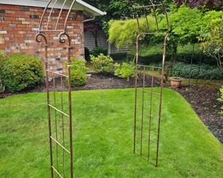176 MetalGardenArbor