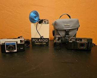 59 VintageCamerasCasesPoloroidFlashgun
