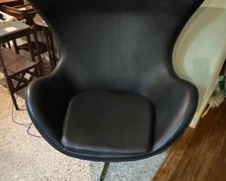 Iconic Egg Lounge Chair