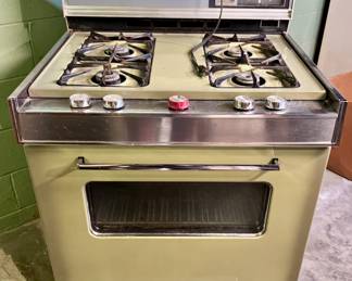 Vintage Magic Chef Oven - Make sure you go to our HiBid page to see all the items and more pictures.
