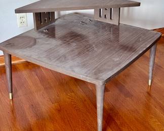 Mid century MCM faux wood corner table - Make sure you go to our HiBid page to see all the items and more pictures.