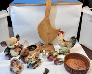 Vintage planter lot - Make sure you go to our HiBid page to see all the items and more pictures.