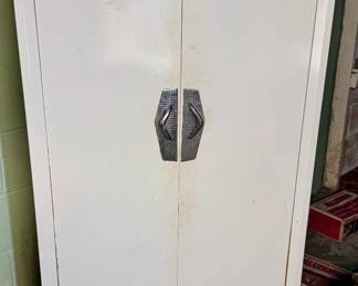Vintage aluminum 2 door cabinet - Make sure you go to our HiBid page to see all the items and more pictures.