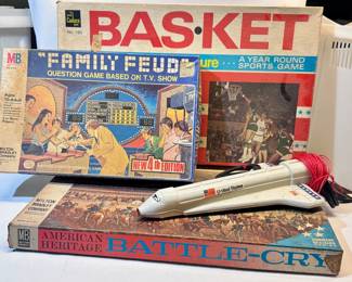 Vintage Civil War Game and other toys - Make sure you go to our HiBid page to see all the items and more pictures.