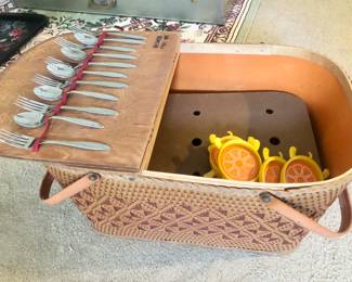 Redmon picnic basket with insert