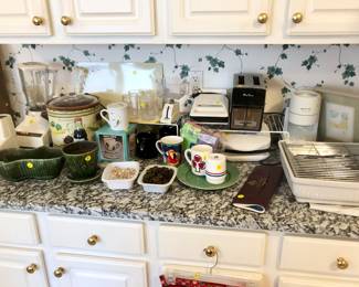 Vintage kitchen appliances 