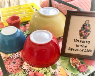 Pyrex primary color nesting bowls