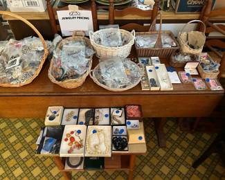 Hundreds of Pieces of Vintage Costume Jewelry