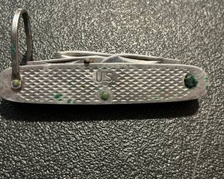 US Military Issued Pocket Knife