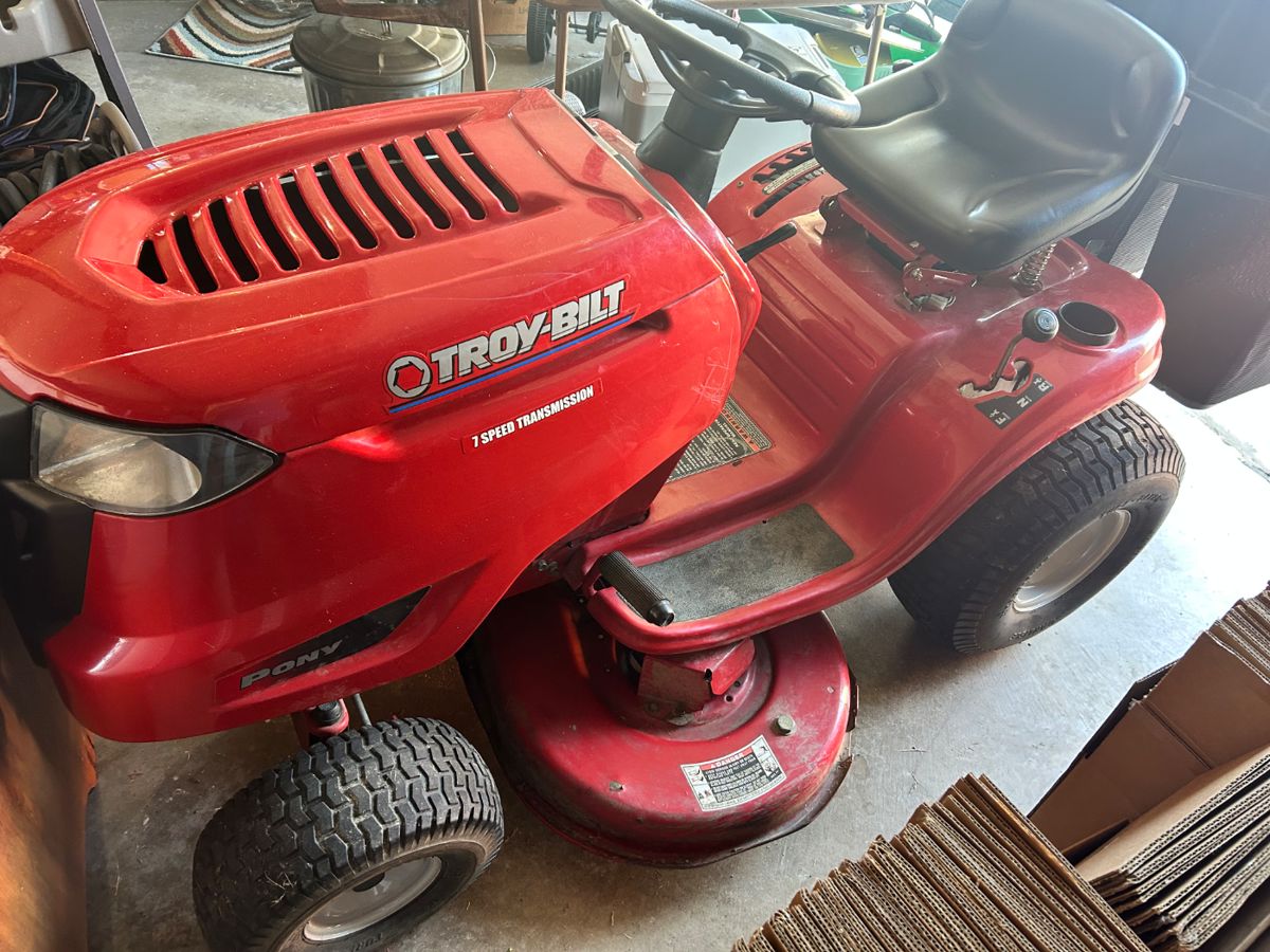 Troy-Bilt Pony Lawn Tractor 17.5 HP w Bagger