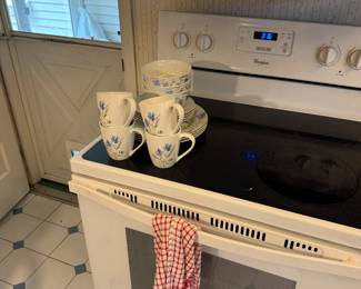 Dish set, missing 1 bowl.