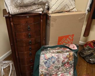 FLOOR JEWELRY CHEST