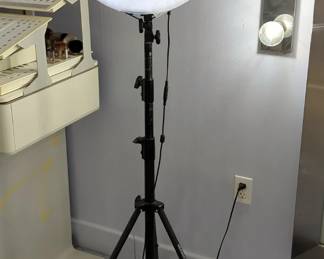 Neewer LED Ring Light with Pivot Point Tripod Stand