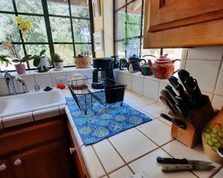 kitchen items and decor