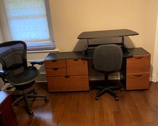 Desk with detachable Varidesk (sit/stand)
