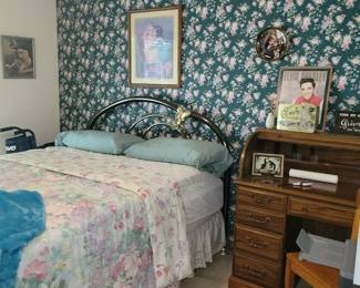 Queen size bed