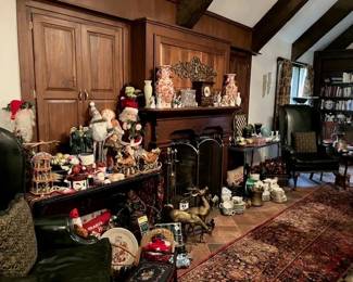 Vintage Christmas, lots of small great decorative items.