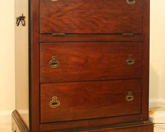 (Piece 2 of 3)National Mount Airy 3 Piece Bedroom Set- $1200
This is a rare find: a vintage 3-piece set by National Mount Airy, known for top-tier American craftsmanship.
This set is of incredible quality, with no pressboard and no shortcuts. The finish is rich and warm with minimal wear.
First come, first served, won't last long at this price.