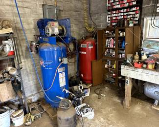 Large compressor, extra tank