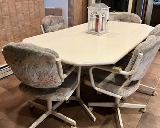 table & chairs 