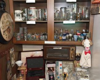 Budweiser steins and glasses, Anheuser-Busch sign, Spartus pocket watch style beer clock, barware, shot glasses, bottle openers, Owosso/Curwood glasses
