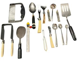 MIXED VINTAGE RETRO KITCHEN UTENSILS