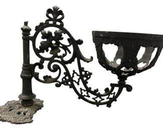 VICTORIAN CAST IRON WALLMOUNT LAMP HOLDER