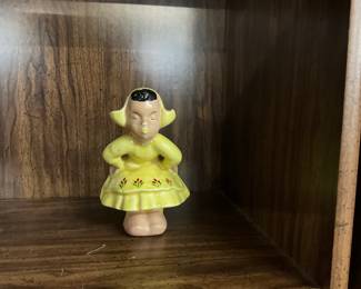 Shawnee Kissing Dutch Girl Figurine